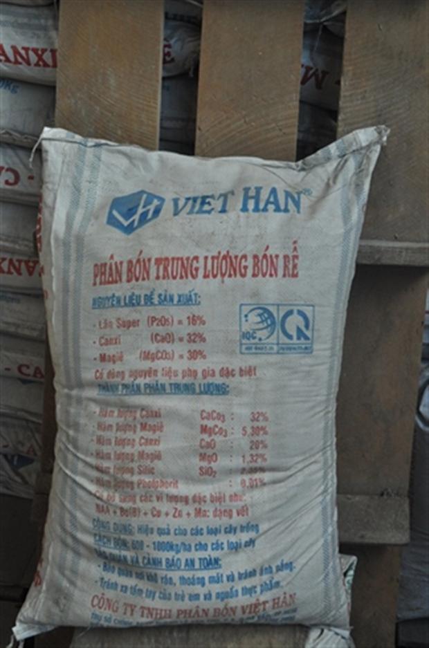 Phân trung lượng bón rễ Viet Han nguyên liệu ghi Lân Supe = 16% song trong thành phần lại không có lân.